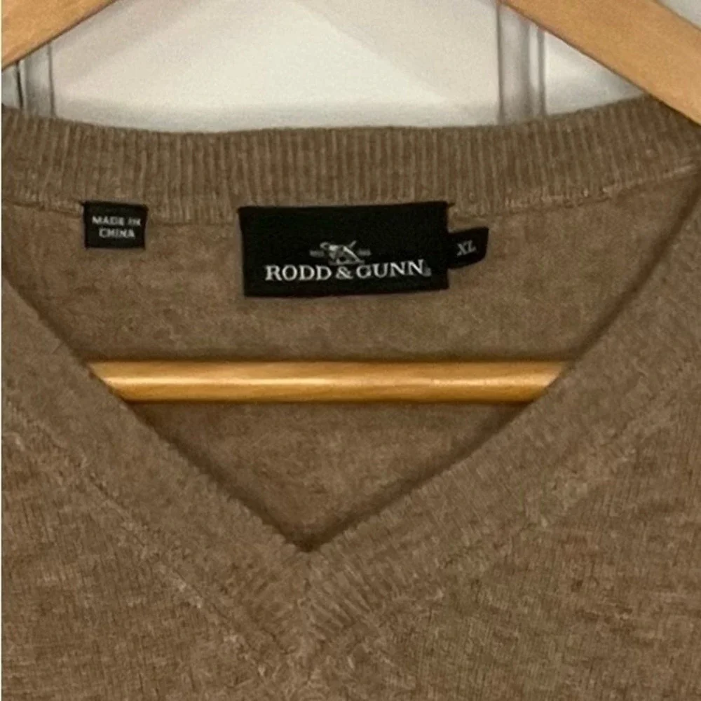 Rodd & Gunn Wesley Taupe Merino Wool & Cashmere V-Neck Pullover Sweater XL NWT
